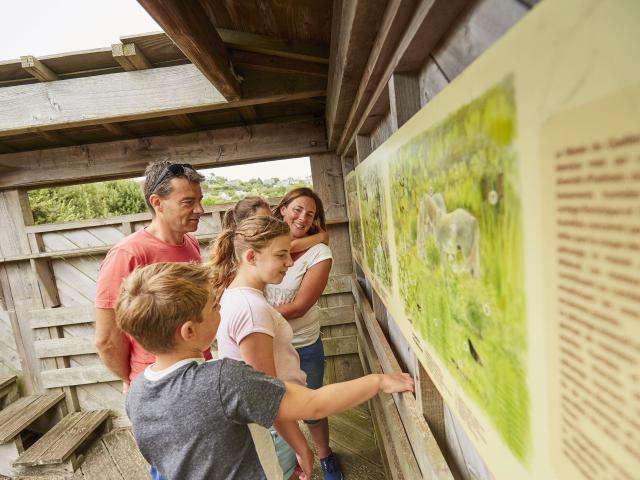 Balade en famille au Marais du Quellen