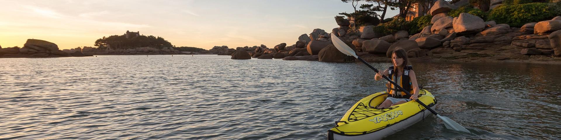 Kayak de mer au crépuscule à Trébeurden