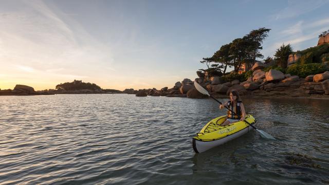Kayak de mer au crépuscule à Trébeurden