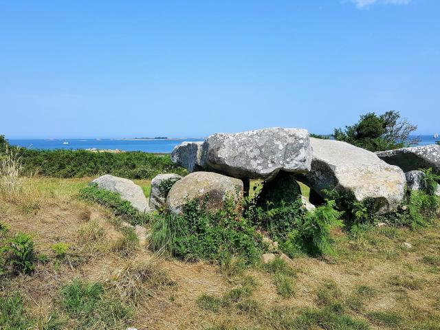 Allée Couverte De Men Ar Rompet