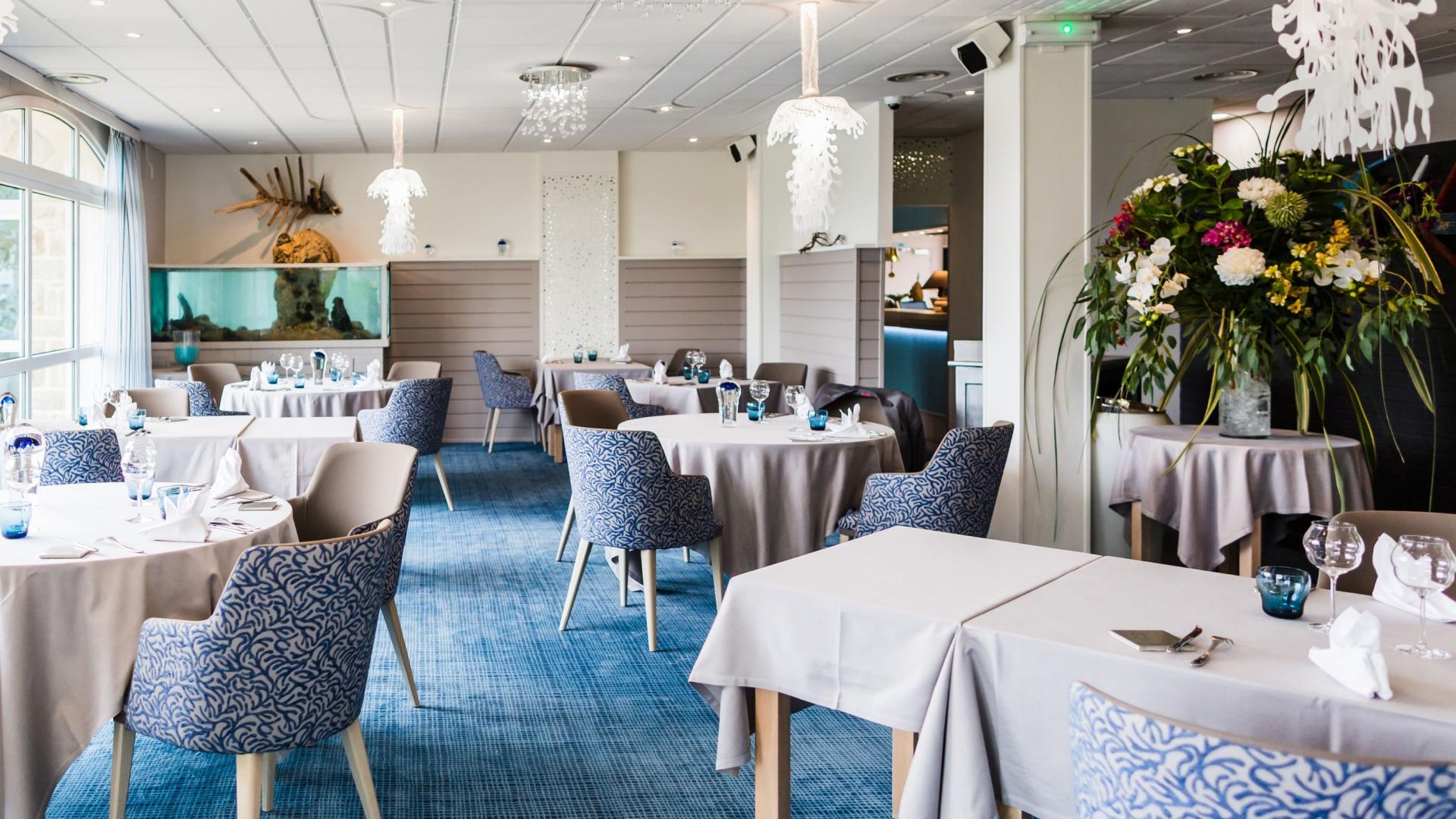 Hotel Aigue Marine 2019 Restaurant Salle Vue Depuis Estrade Bouquet ©l'oeil De Paco
