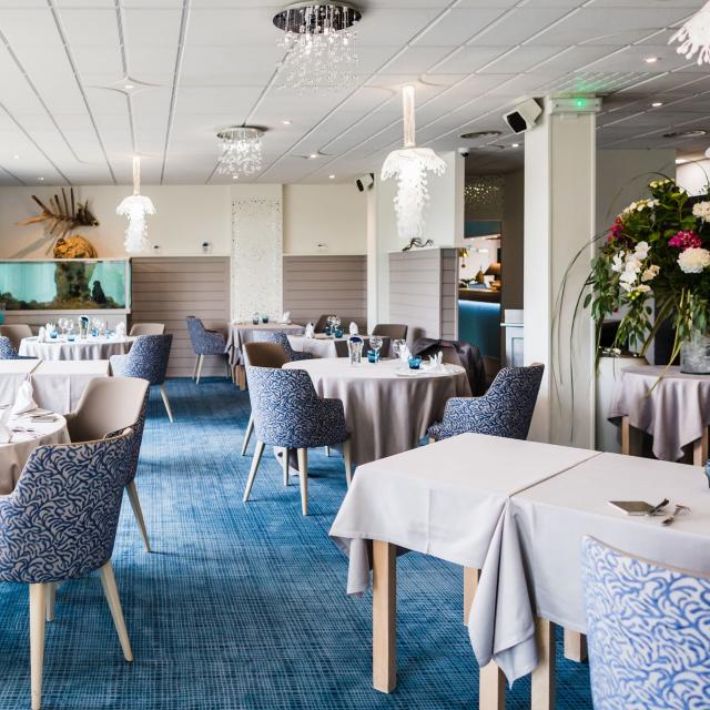 Hotel Aigue Marine 2019 Restaurant Salle Vue Depuis Estrade Bouquet ©l'oeil De Paco
