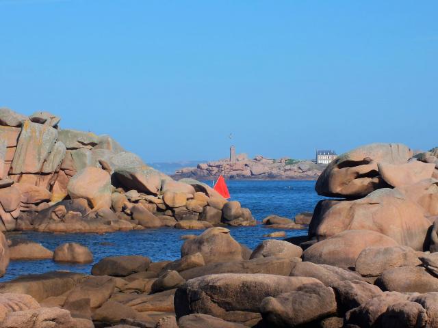 Phare de Ploumanac'h depuis la Presqu'île Renote à Trégastel - Côte de Granit Rose