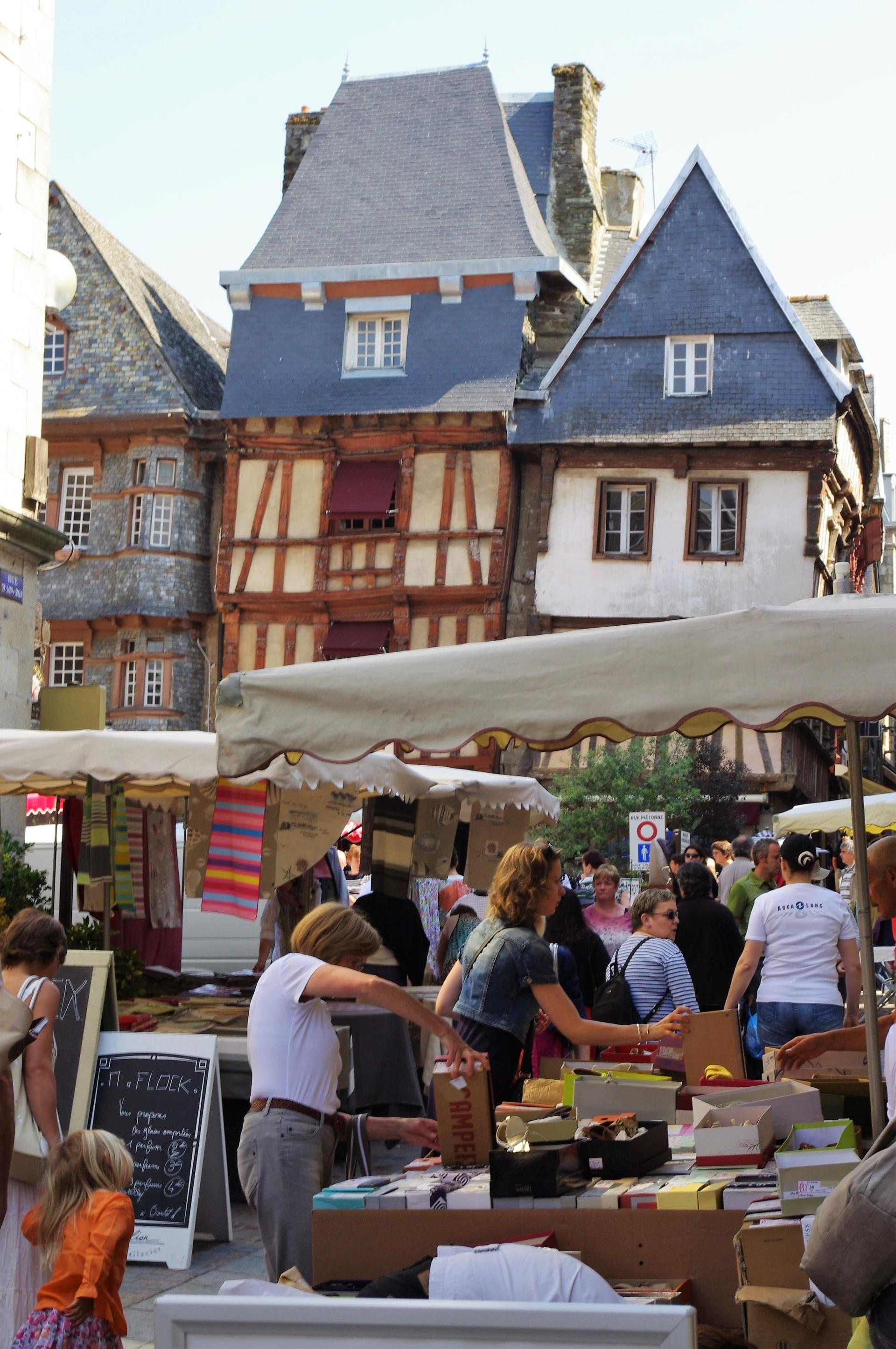 Explorer le marché de Lannion | Office de Tourisme de la Côte de Granit