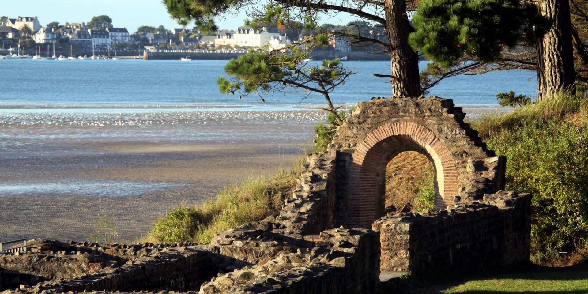 The thermal baths of Hogolo