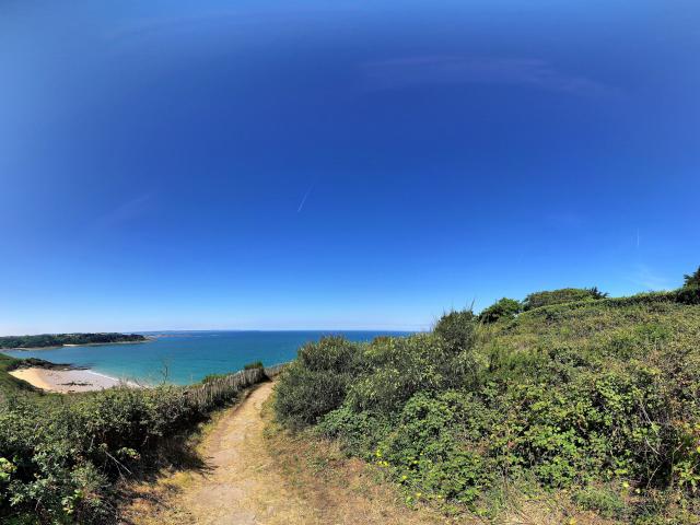 Plage de Maez An Aod et Phare de Beg Léguer
