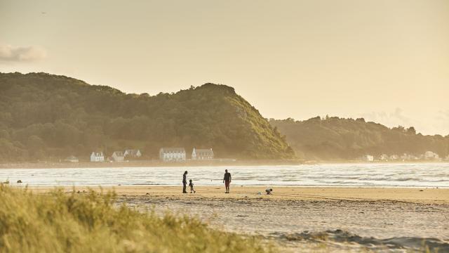 Le Grand Rocher et la plage de Saint-Michel-en-Grève