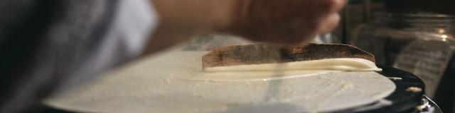 Crêpes bretonnes cuites sur la billig