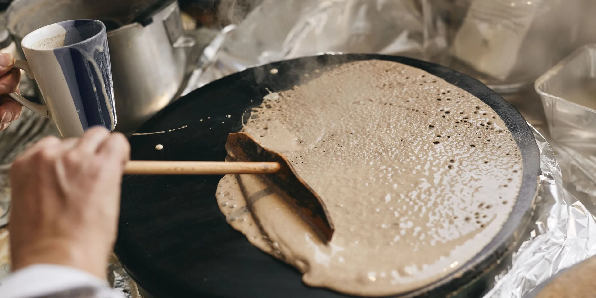 Galette de blé noir cuite sur la billig