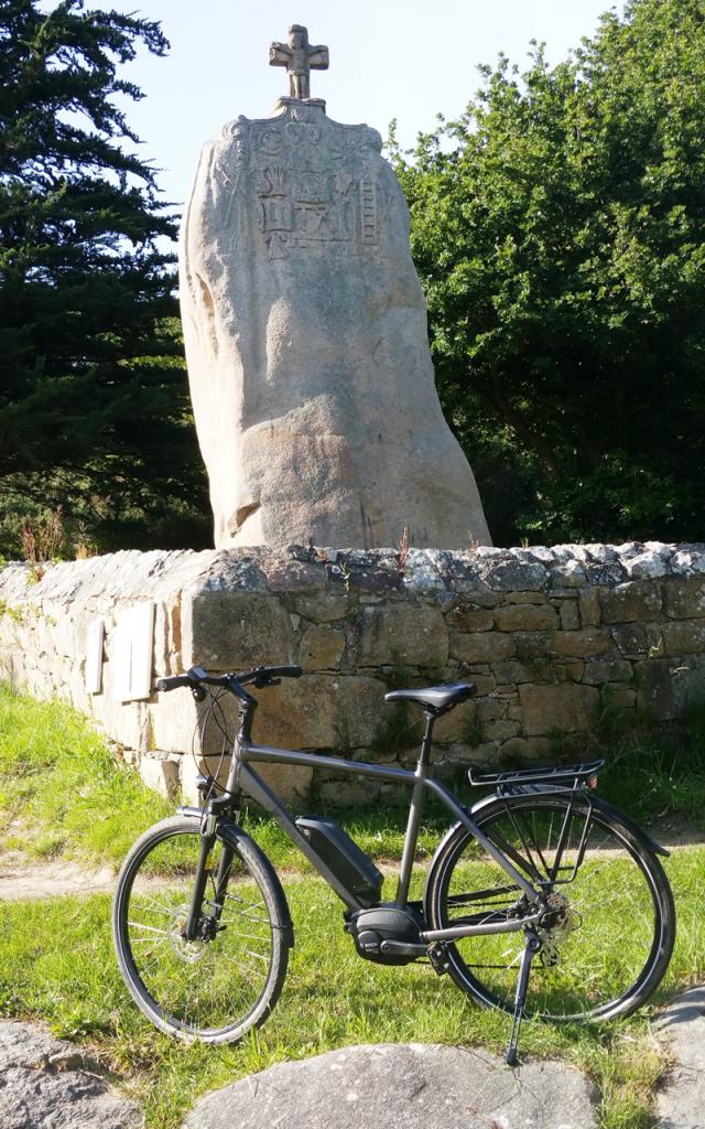 Menhir St Uzec