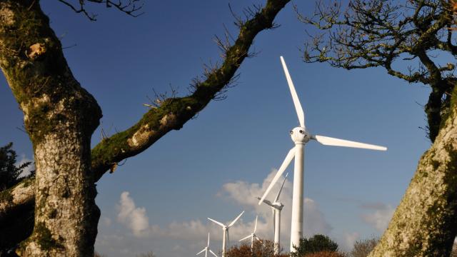 Site de Goariva et ses éoliennes - Plougras