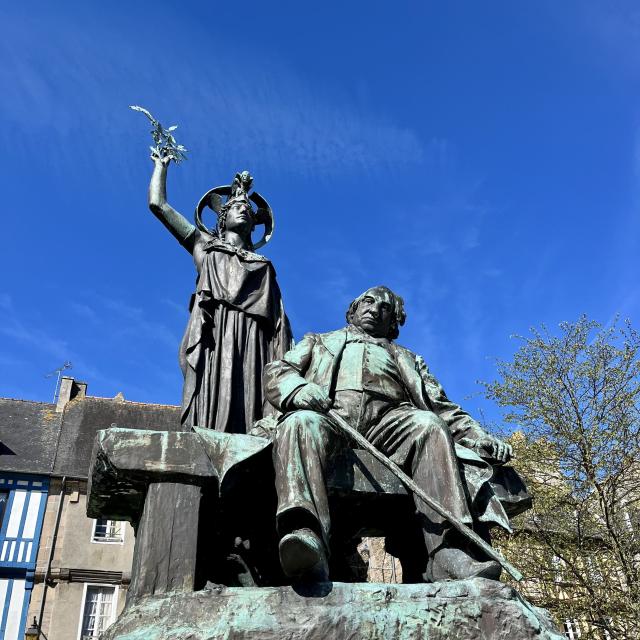 Statue Ernest Renan - Tréguier