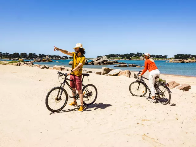 A vélo sur la Côte de Granit Rose - Trégastel