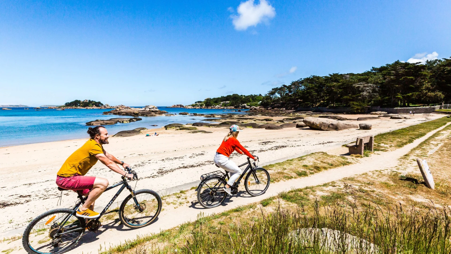 A vélo sur la Côte de Granit Rose - Trégastel