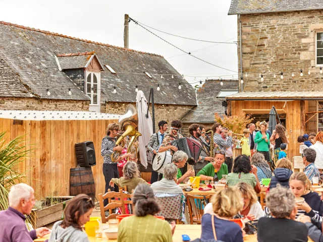 La Grange Vadrouille, Plestin les Grèves