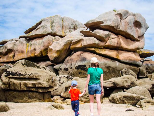 Where to go in April - Chemin du Castel rochers Trebeurden - Trotteurs Addict