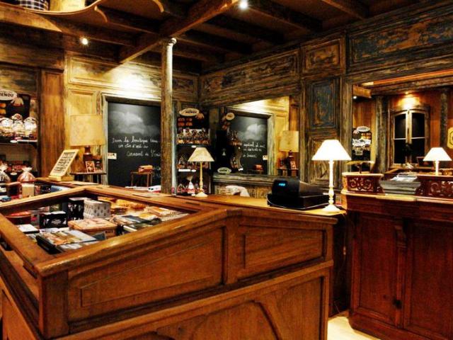 Parlons Boutique Biscuiterie Menou Nouvel Espace 3