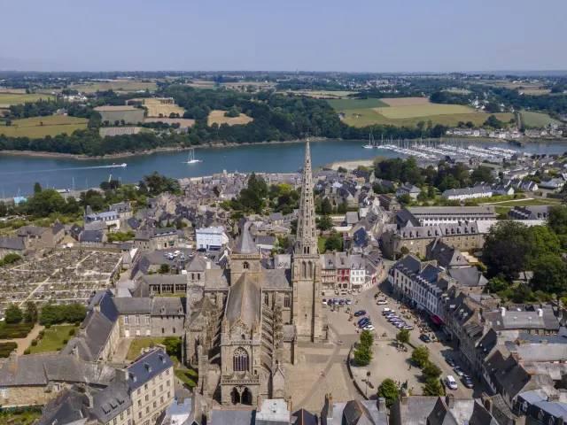 Tréguier - La Cathédrale Saint Tugdual et le port-visite guidée groupe