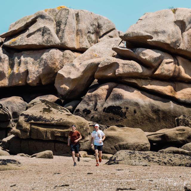 Sortie trail entre les chaos de Granit Rose dans la passe Milliau - Trébeurden