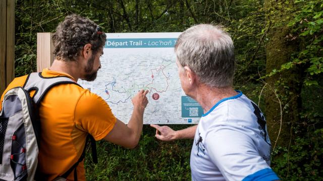 Trail sign Beffou Simon Pouyet