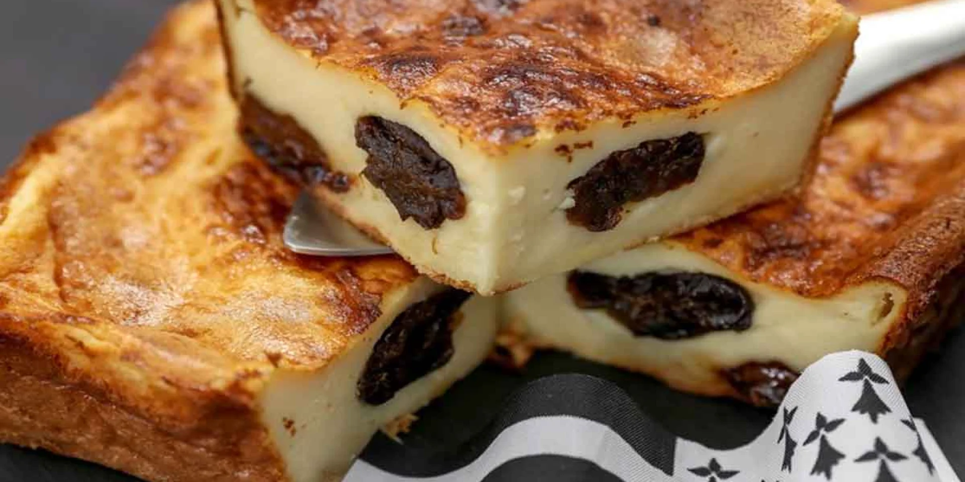 une part de far breton aux pruneaux