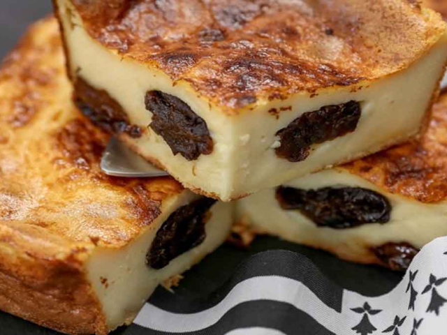une part de far breton aux pruneaux