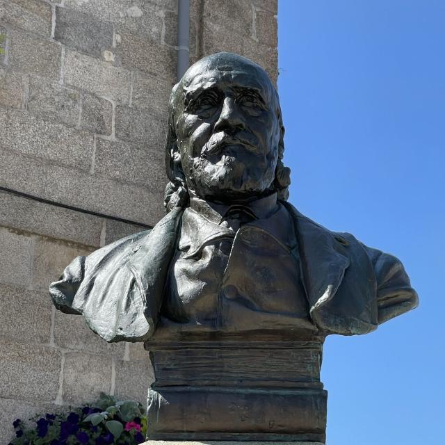 Autour De Luzel Depart Buste Luzel Mairie Plouaret Rotated