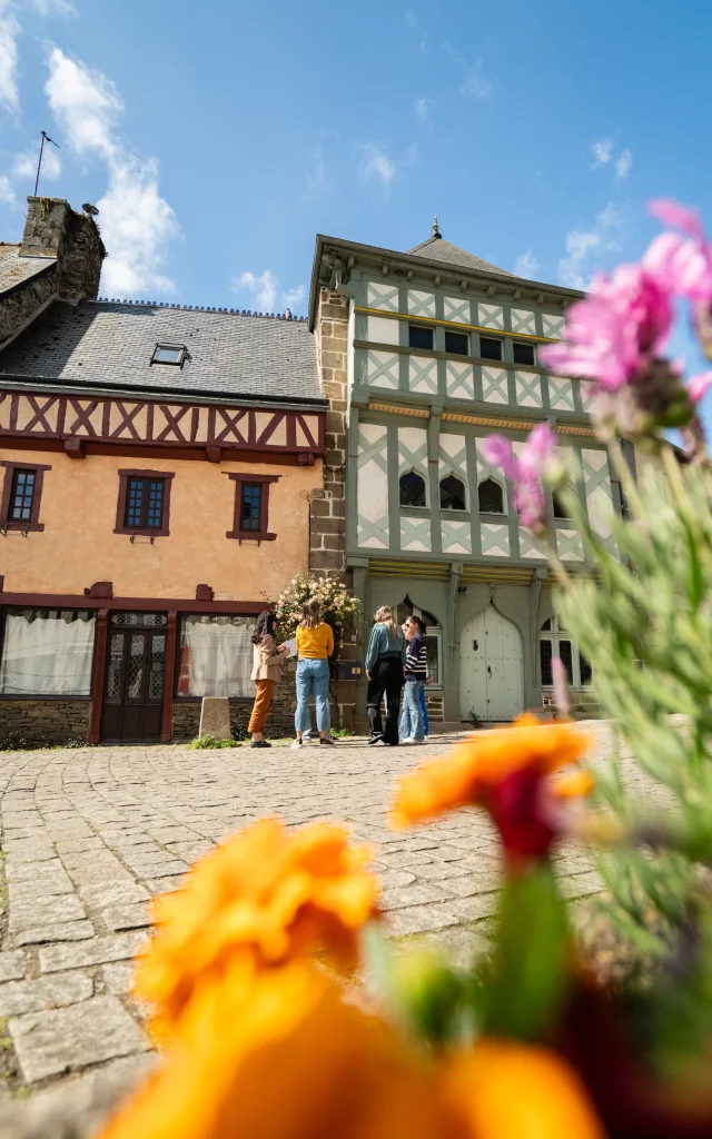 Visite Guidee De La Roche Derrien 6