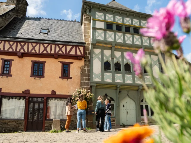 Visite Guidee De La Roche Derrien 6