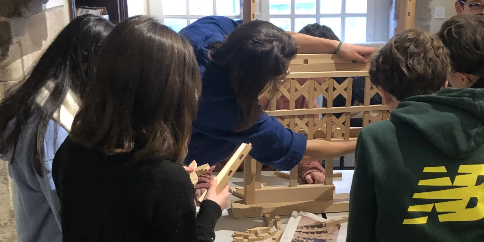 Atelier Pan De Bois proposé au jeune public dans le cadre des visites proposées par le Pays d'Art et d'Histoire de Lannion Trégor Communauté