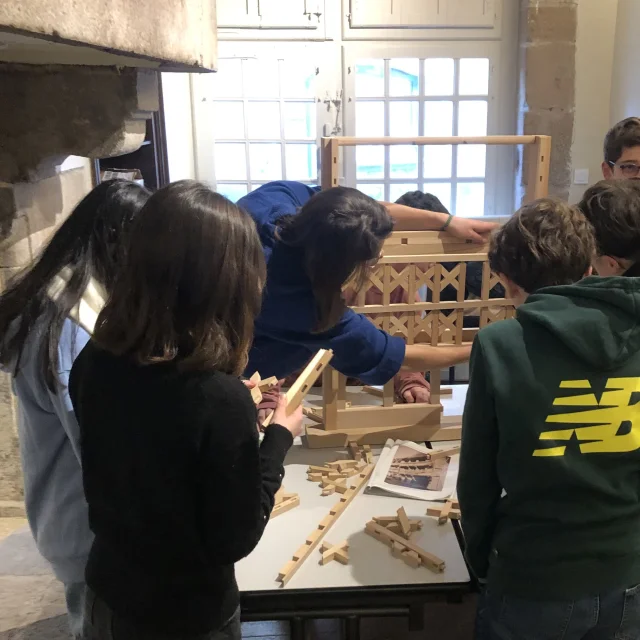 Atelier Pan De Bois proposé au jeune public dans le cadre des visites proposées par le Pays d'Art et d'Histoire de Lannion Trégor Communauté