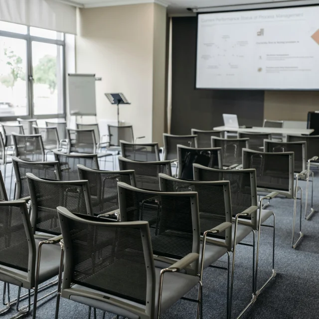 Salle Reunion Pexels Pavel Danilyuk 8761301