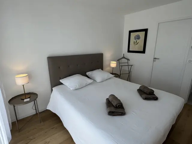 Les Trois Mats Zimmer Rotated