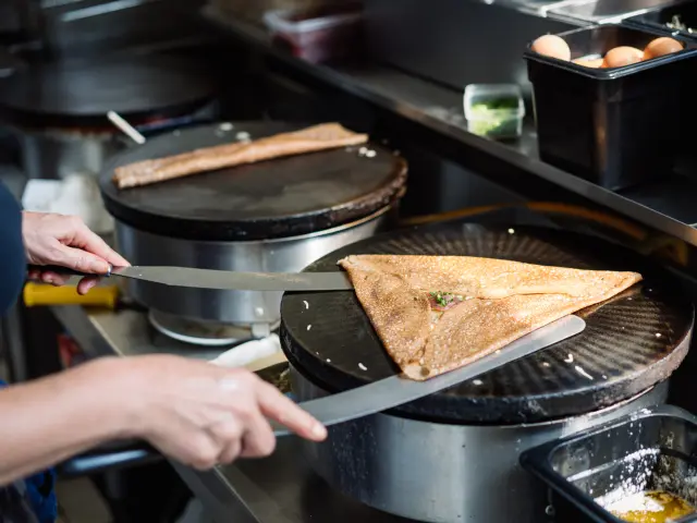 Confection de crêpes
