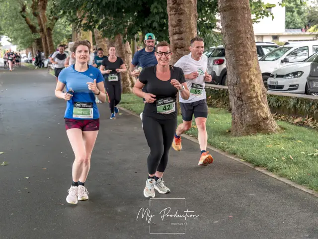 Des coureurs sur un course à pied à Lannion