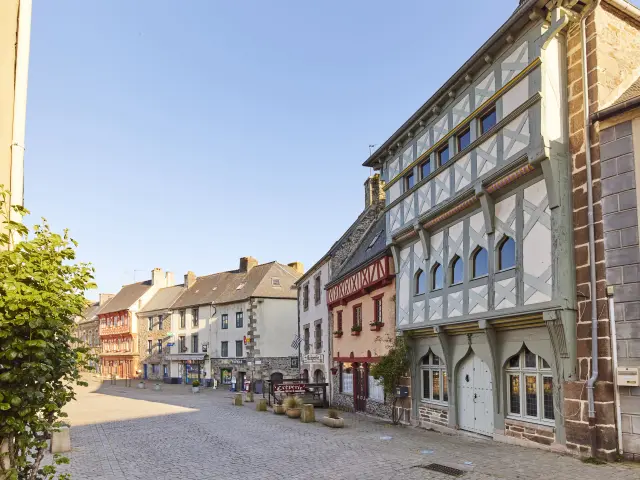 Larochederrien Place Du Martrayalamoureux 3